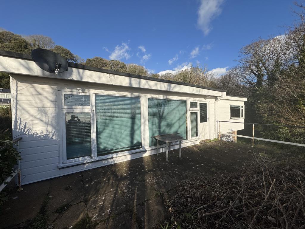 Lot: 166 - DETACHED HOUSE FOR IMPROVEMENT WITH SEA VIEWS IN A POPULAR CUL-DE-SAC LOCATION - Looking back at the House from the Balcony
